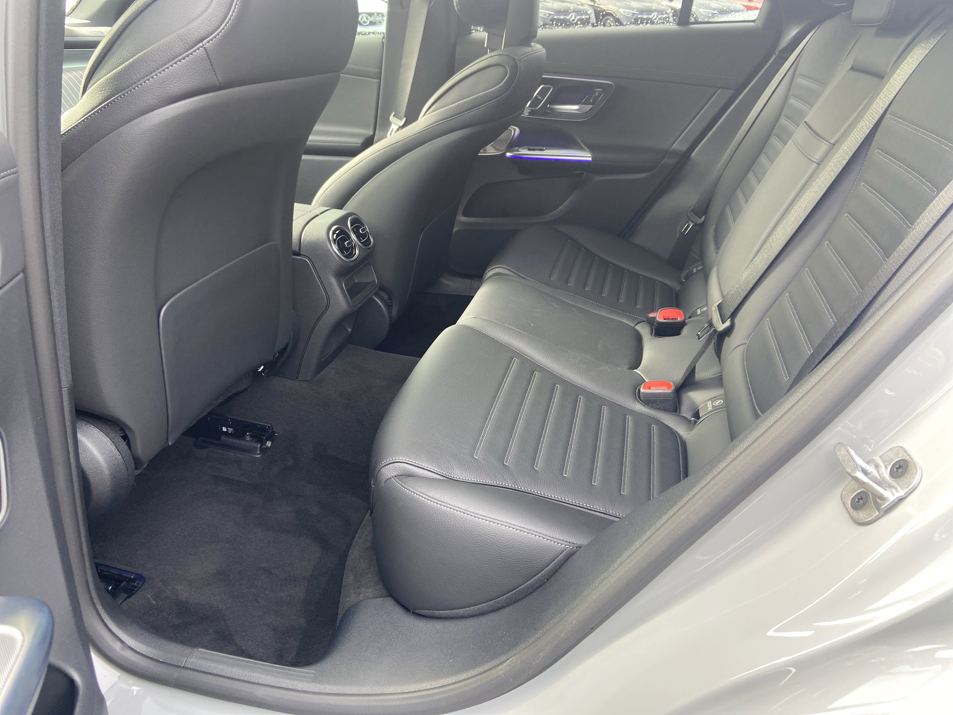 New 2026 MANUFAKTUR Alpine Grey Mercedes-Benz GLC 300 4MATIC® Coupe image 36