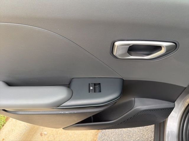 Used 2025 Gray Kia LXS image 18