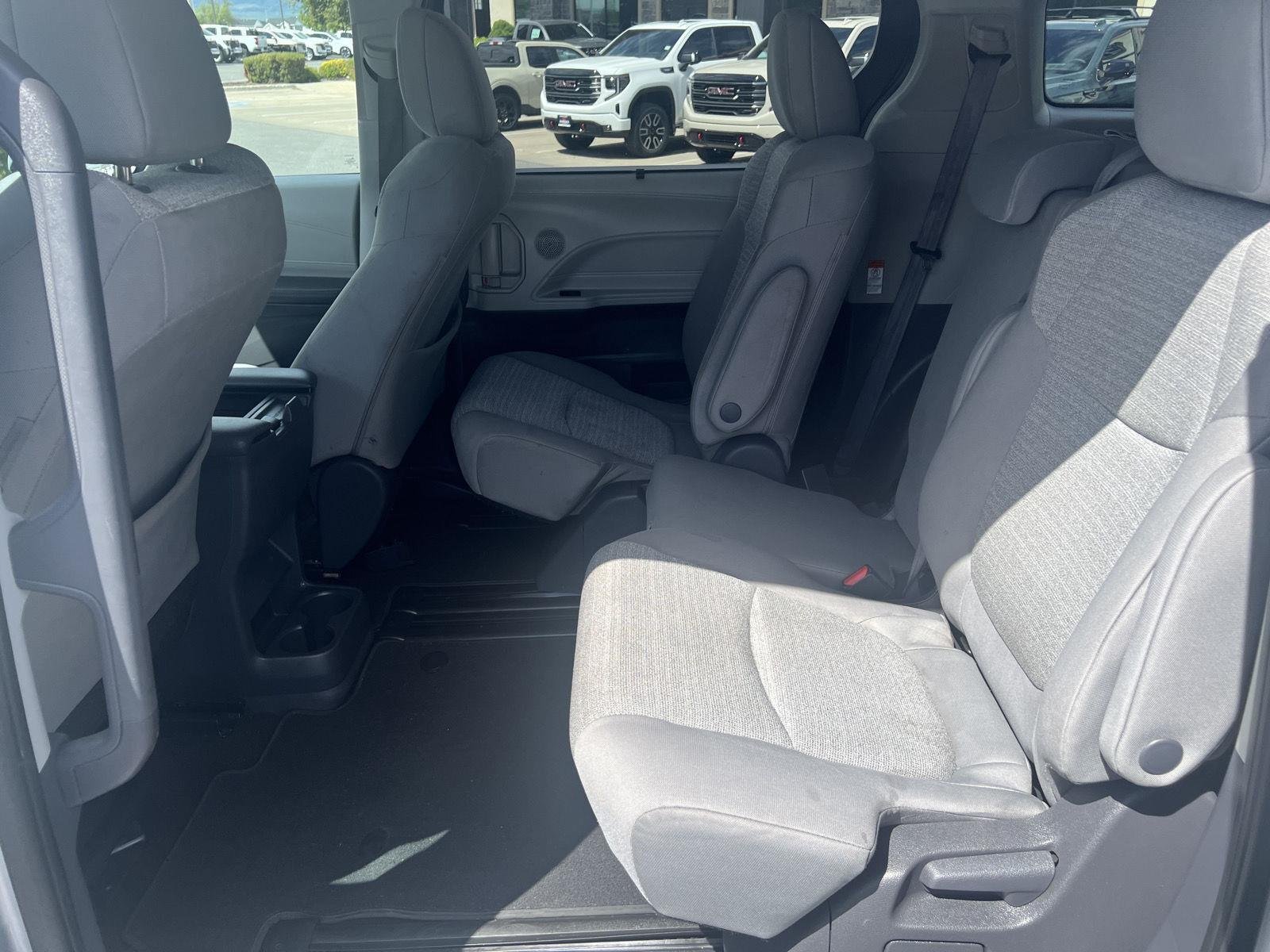 2021 Toyota Sienna LE - Photo 30