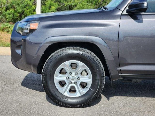 Used 2022 Gray Toyota SR5 4x2 image 8