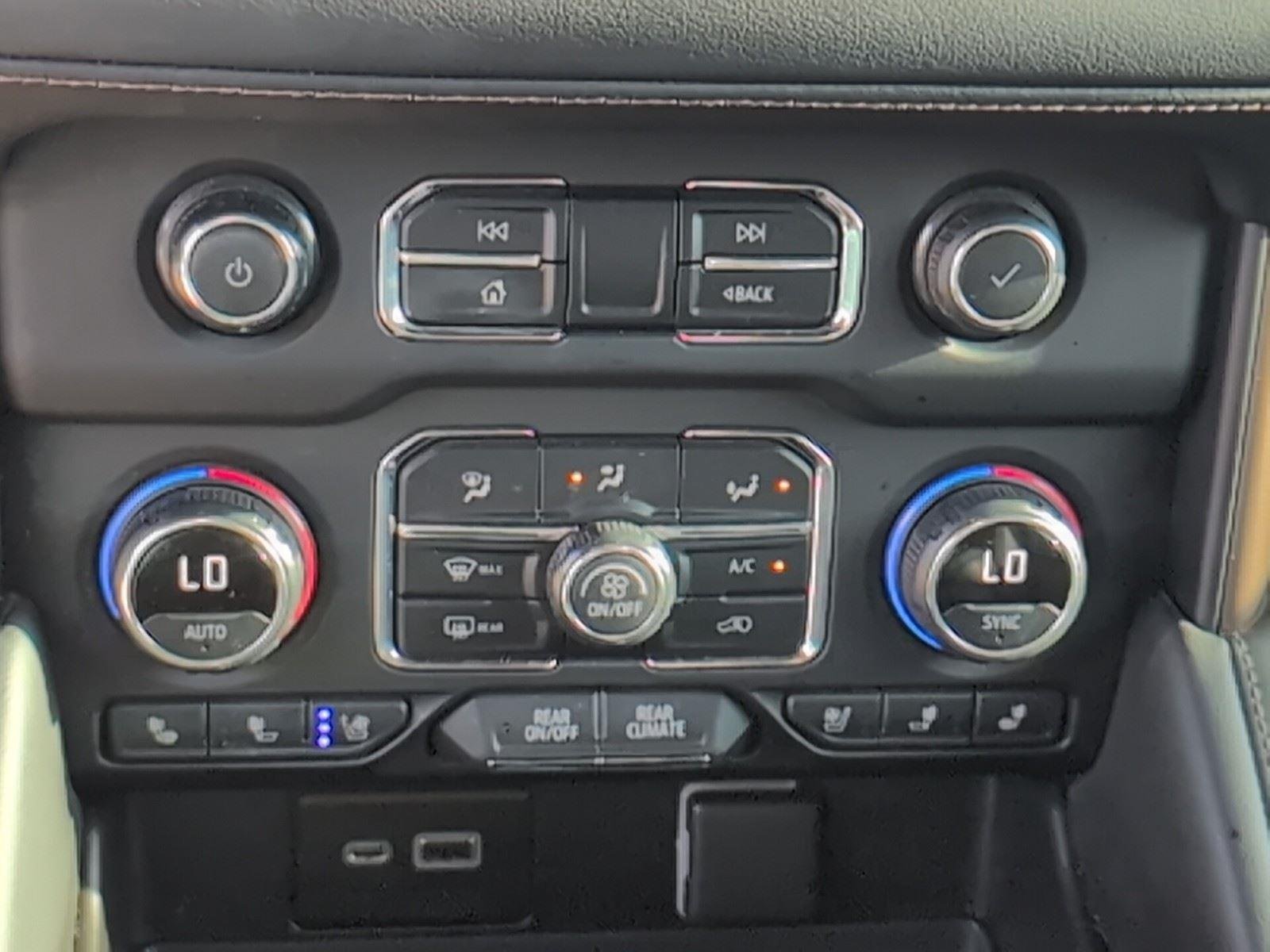 Used 2021 IRIDESCENT PEARL TRICOAT Chevrolet High Country image 23