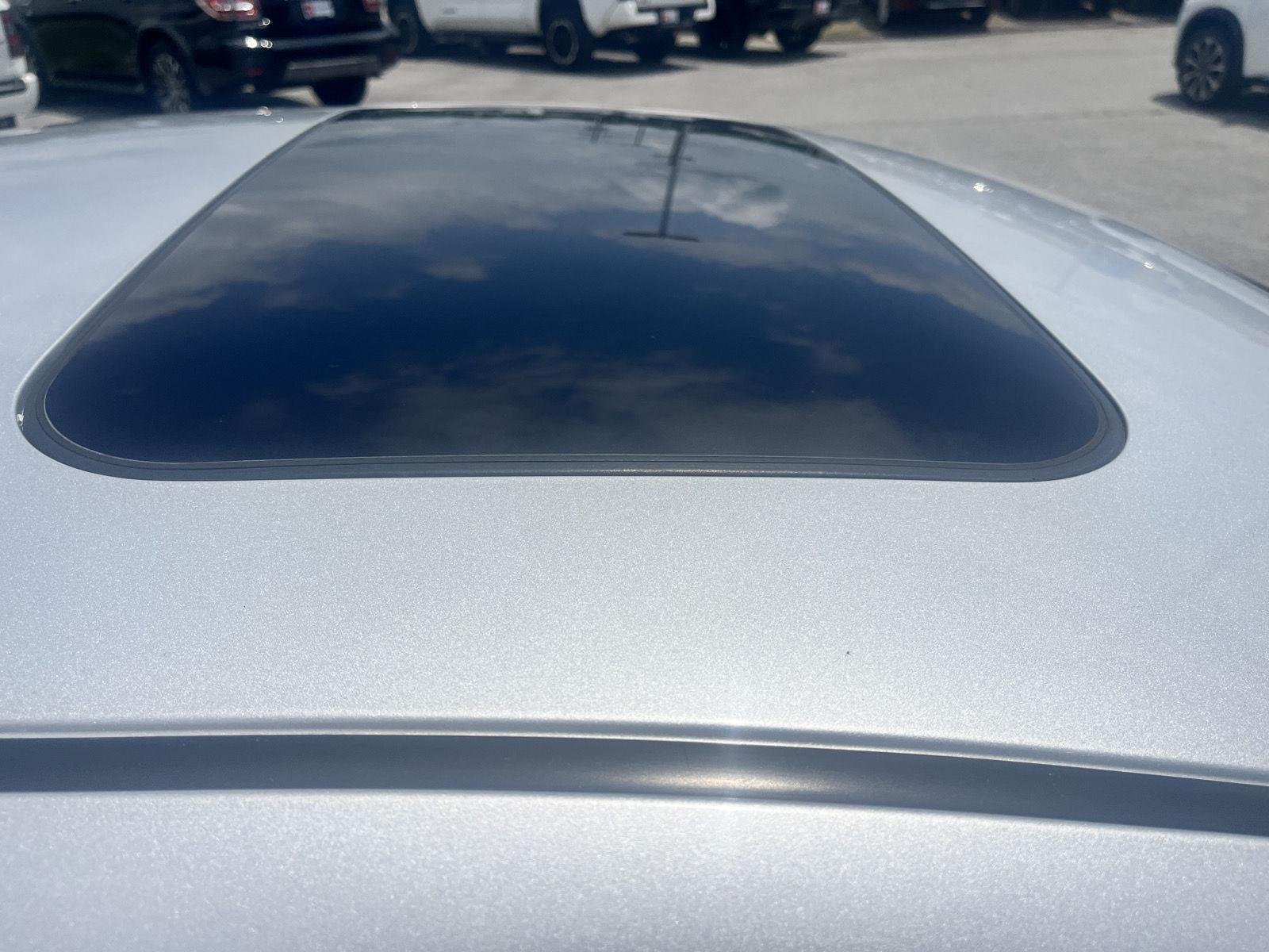 Used 2017 Brilliant Silver Nissan 2.5 SV image 9