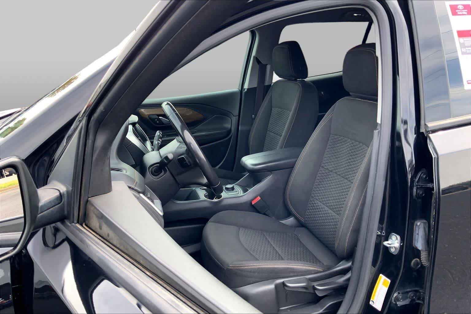 Used 2019 Ebony Twilight Metallic GMC SLE image 8