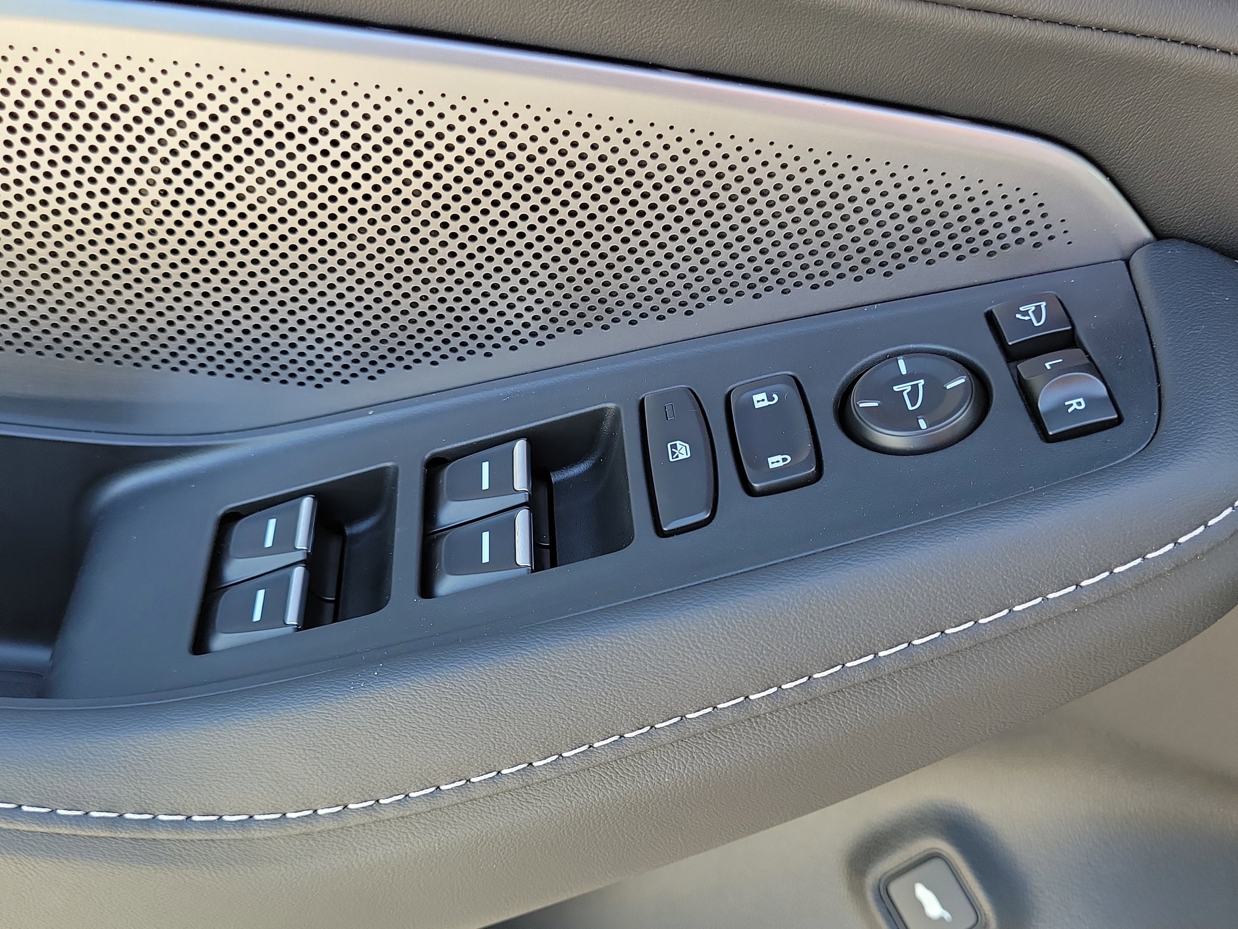 New 2026 Solar Silver Metallic Acura w/Technology Package image 13