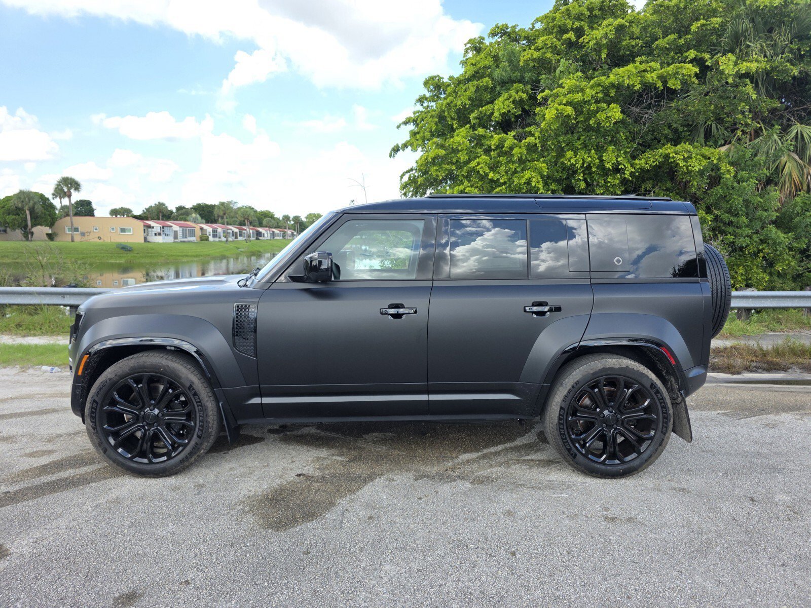 New 2026 Narvik Black Land Rover P635 OCTA Black image 7