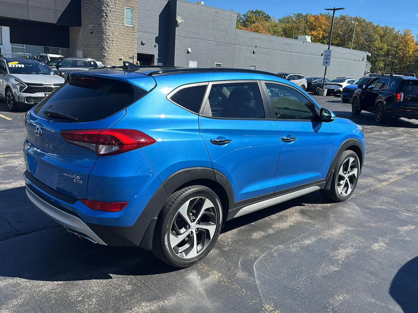 Used 2017 Caribbean Blue Hyundai Limited image 9