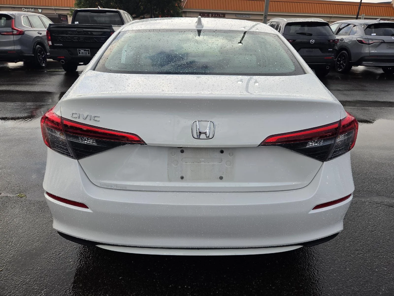 Used 2023 Platinum White Pearl Honda LX image 4