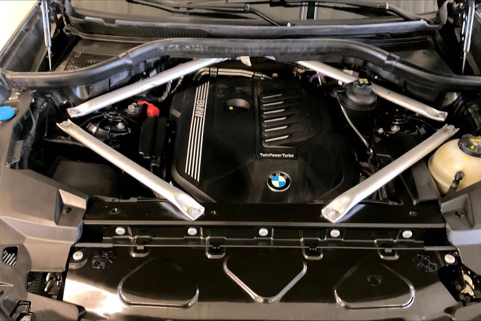 Used 2022 Black Sapphire Metallic BMW sDrive40i image 28