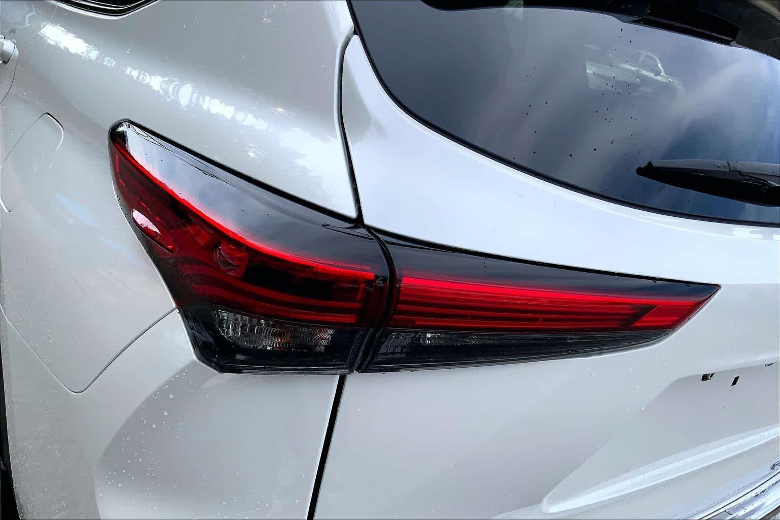 Used 2021 Blizzard Pearl Toyota Hybrid Platinum image 28
