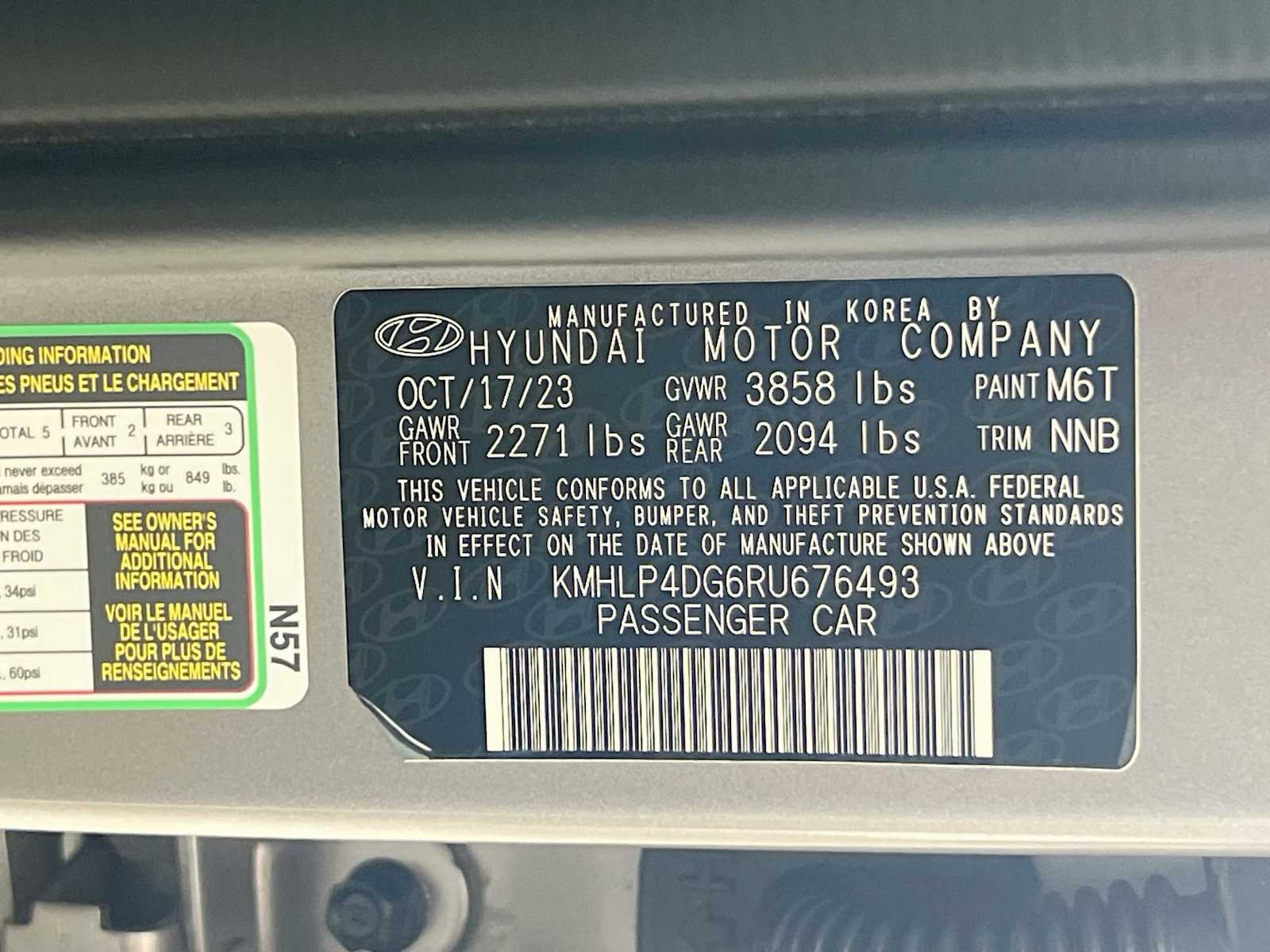Used 2024 Fluid Metal Hyundai Limited image 33