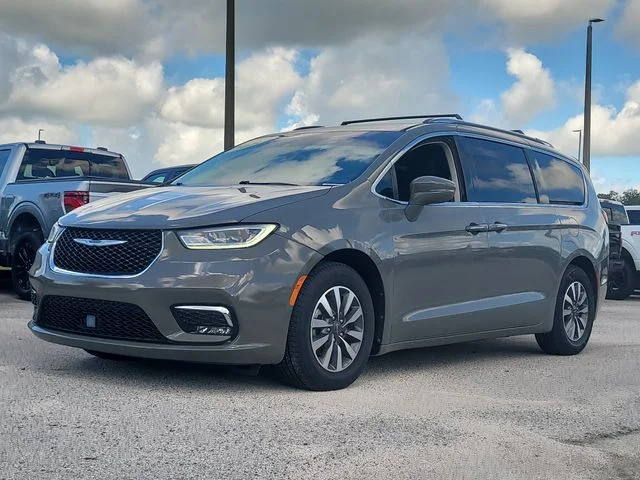 Used 2021 White Chrysler Touring L image 34