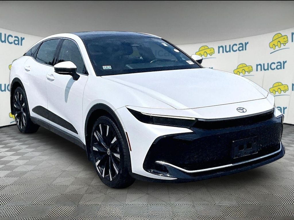 Used 2024 White Toyota Platinum image 1