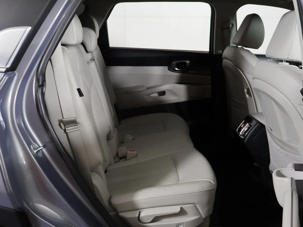 Used 2025 Silver Kia S image 33