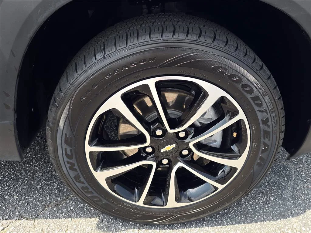 Used 2025 Gray Chevrolet LT image 32