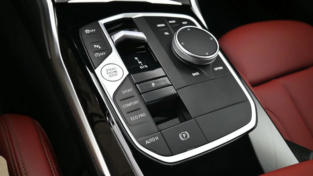 2024 BMW 3 Series 330i - Photo 26