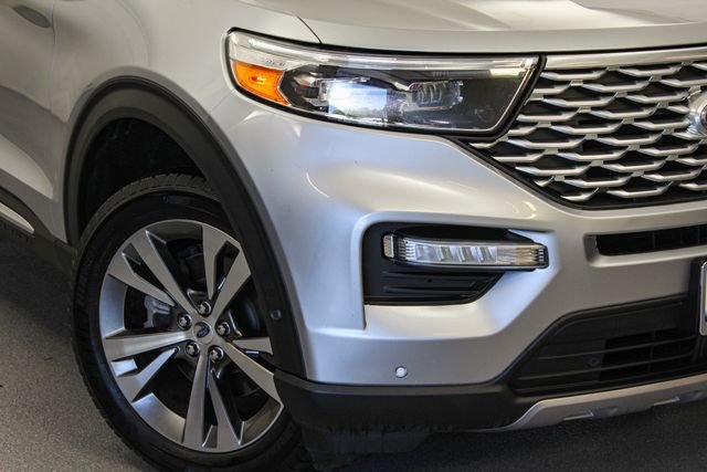 Used 2020 Silver Metallic Ford Platinum image 2