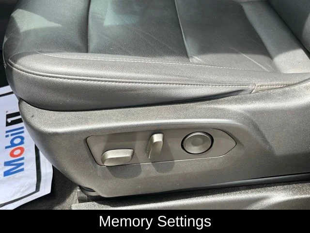 Used 2022 Gray Chevrolet Z71 image 16