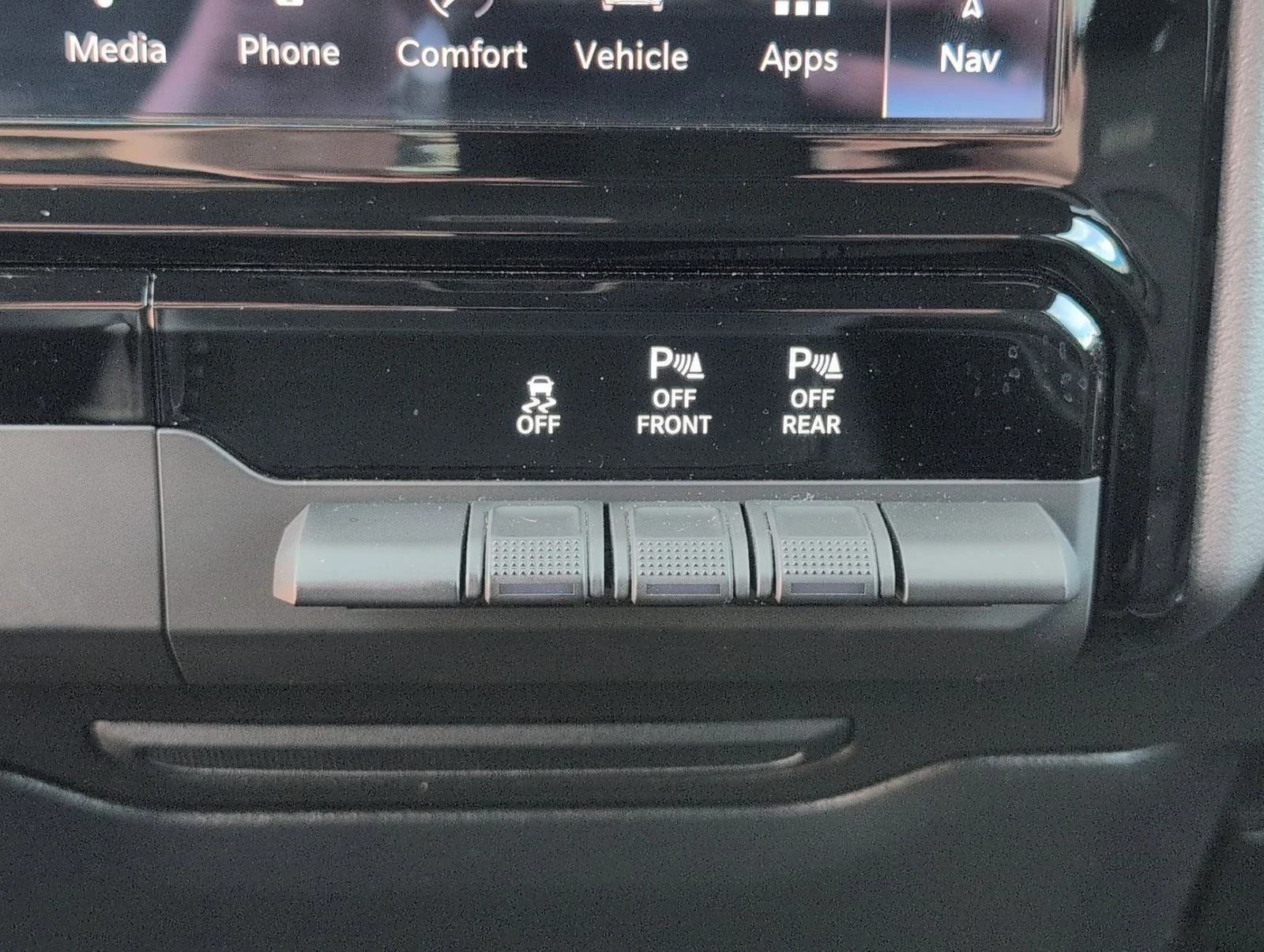 Used 2025 White Ram Laramie image 17