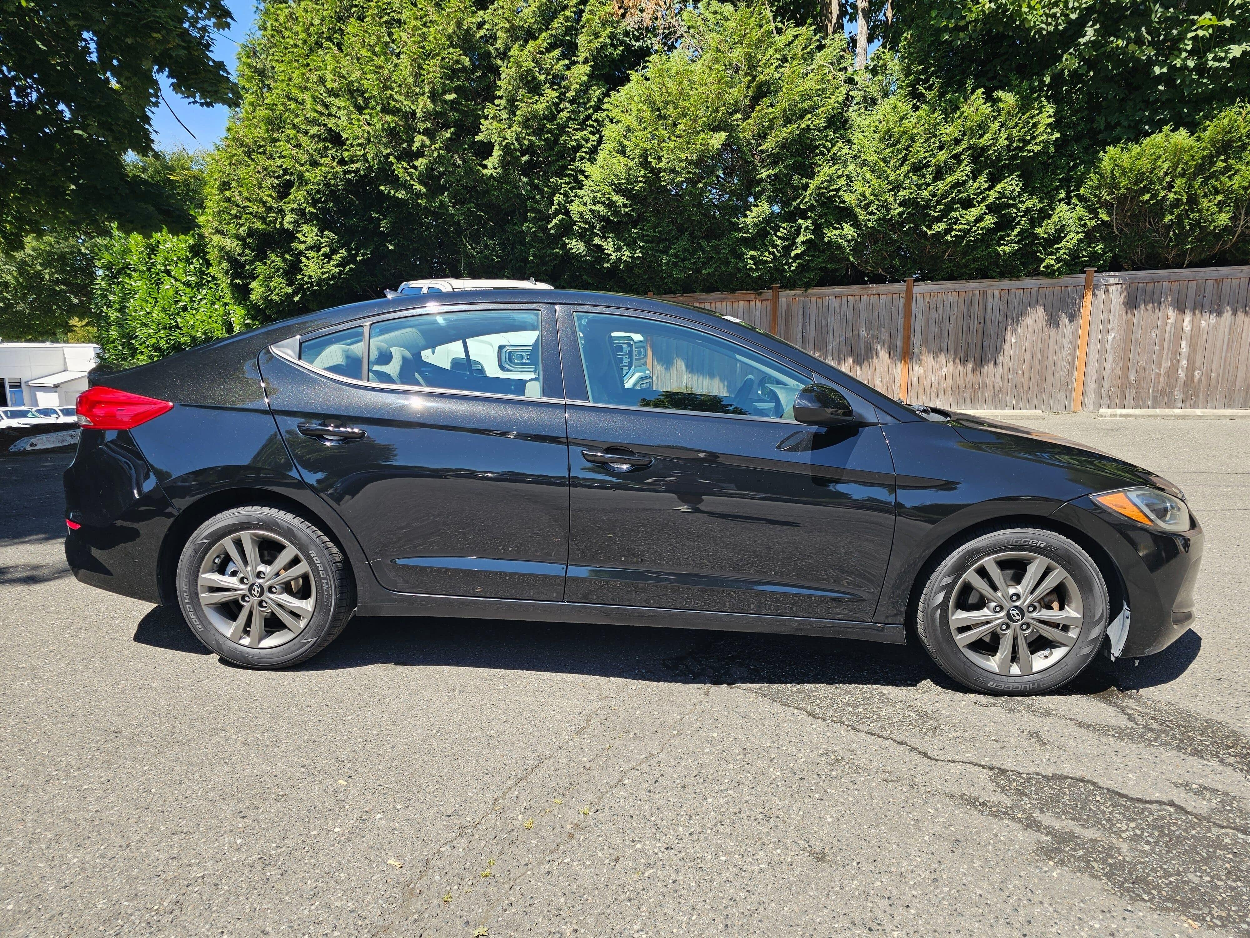 Used 2018 Phantom Black Hyundai SEL image 8