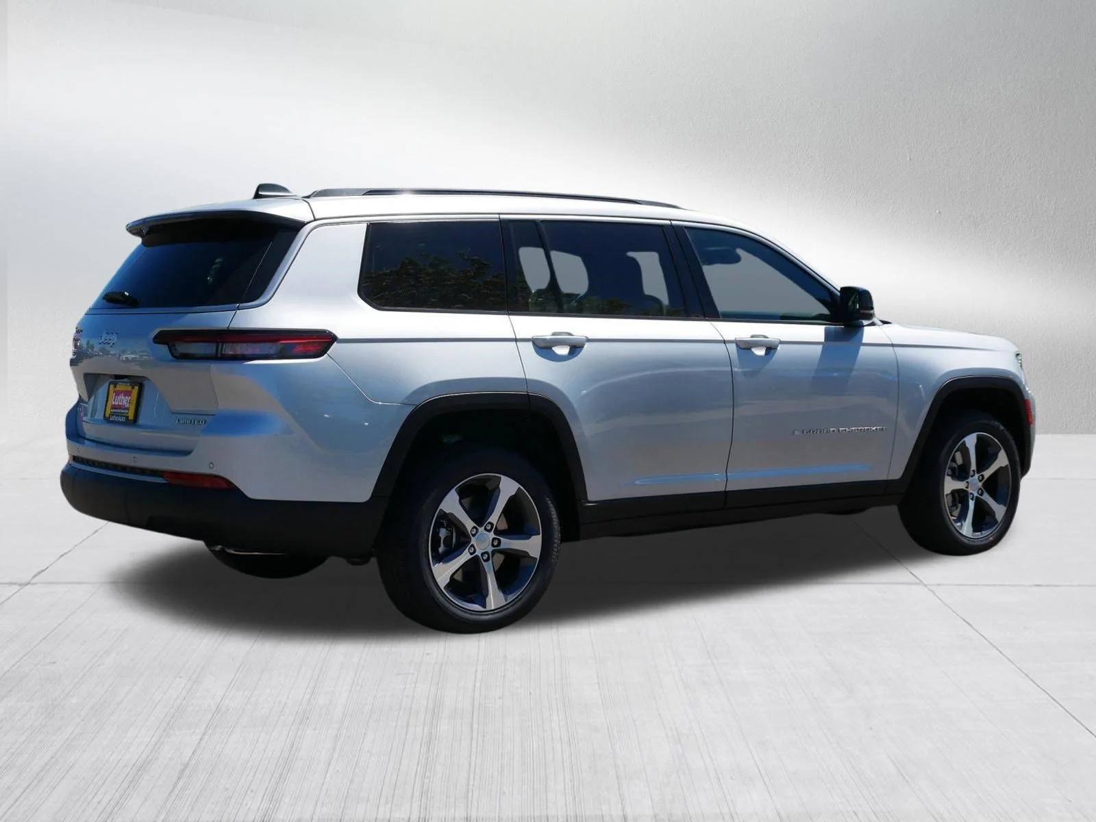 New 2026 Silver Zynith Exterior Paint Jeep Limited image 7