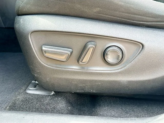 Used 2021 Silver Toyota XLE image 19