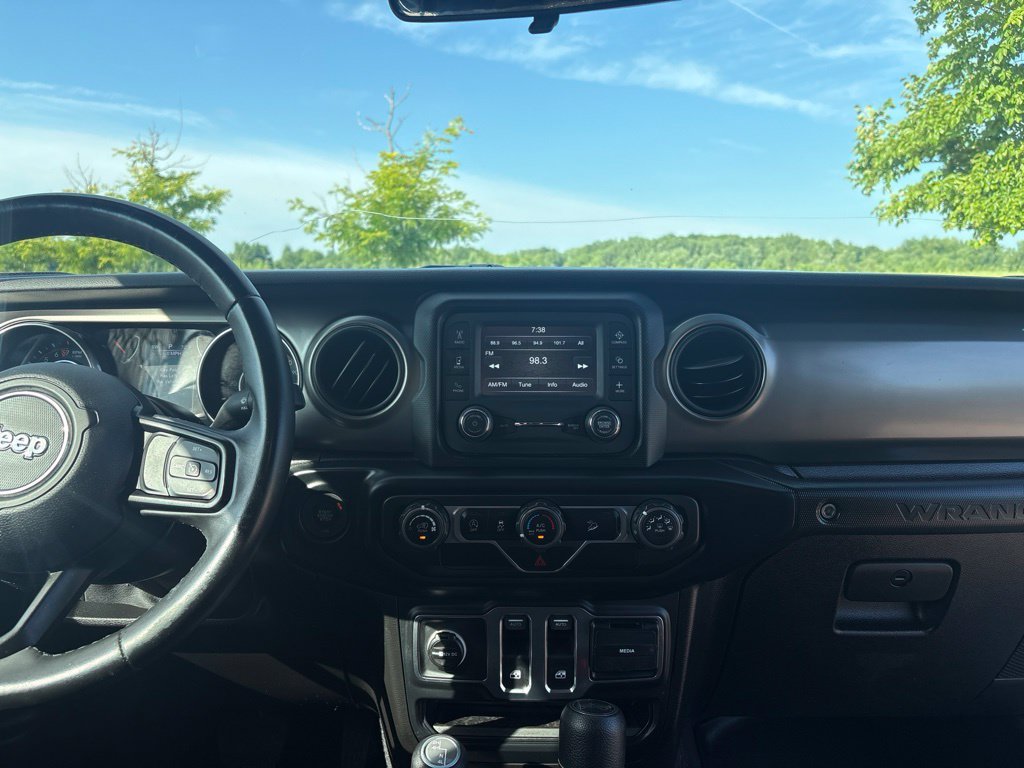 Used 2019 Silver Jeep Sport S image 3