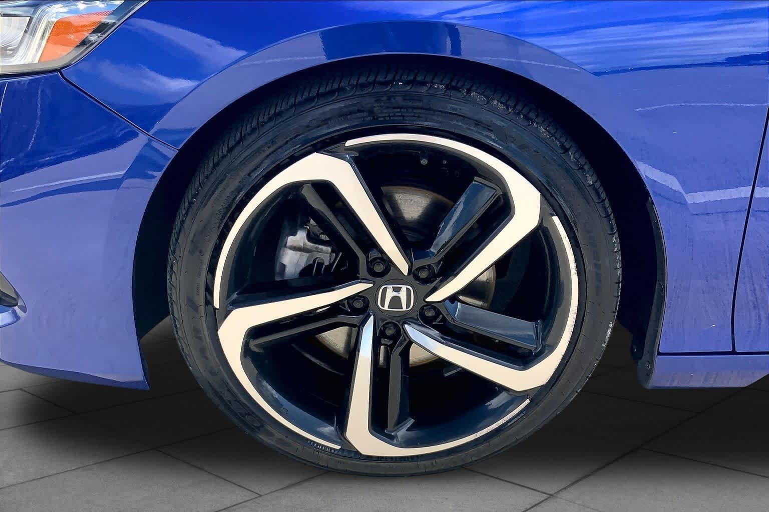 Used 2021 Still Night Pearl Honda Sport image 11