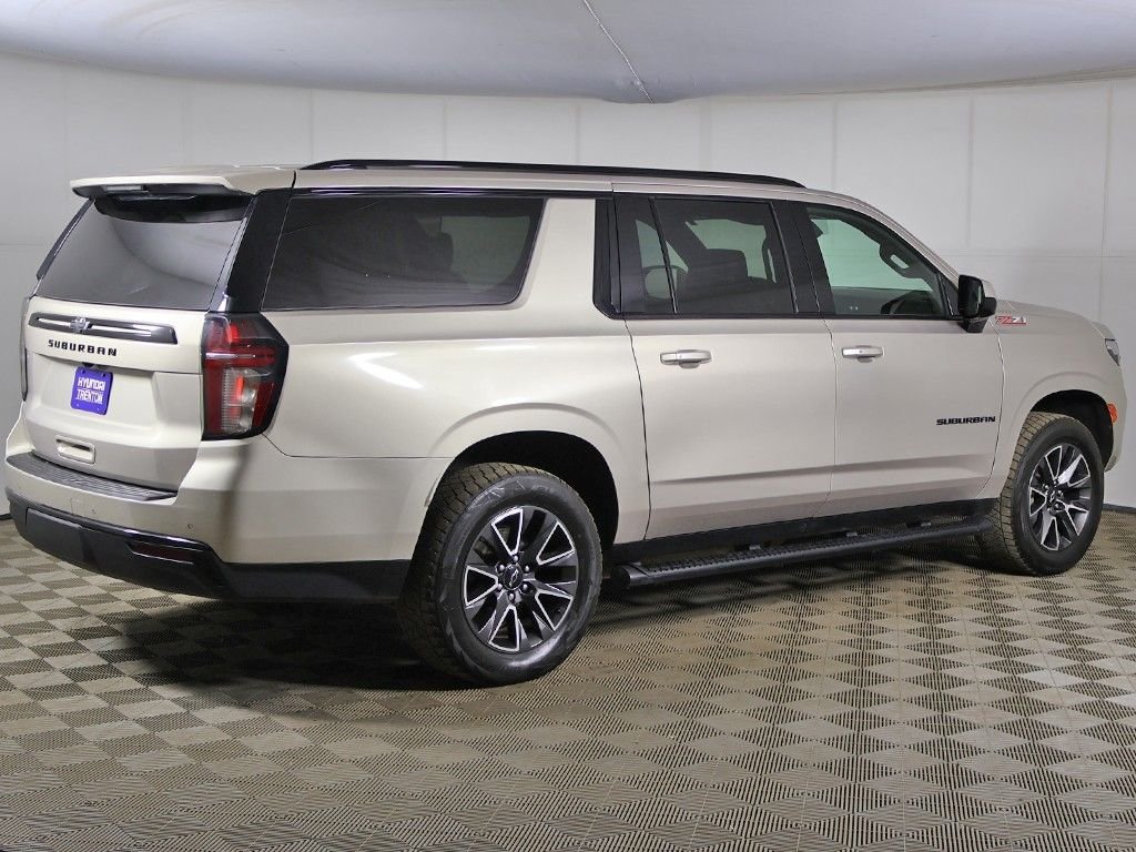 2023 Chevrolet Suburban Z71 - Photo 12