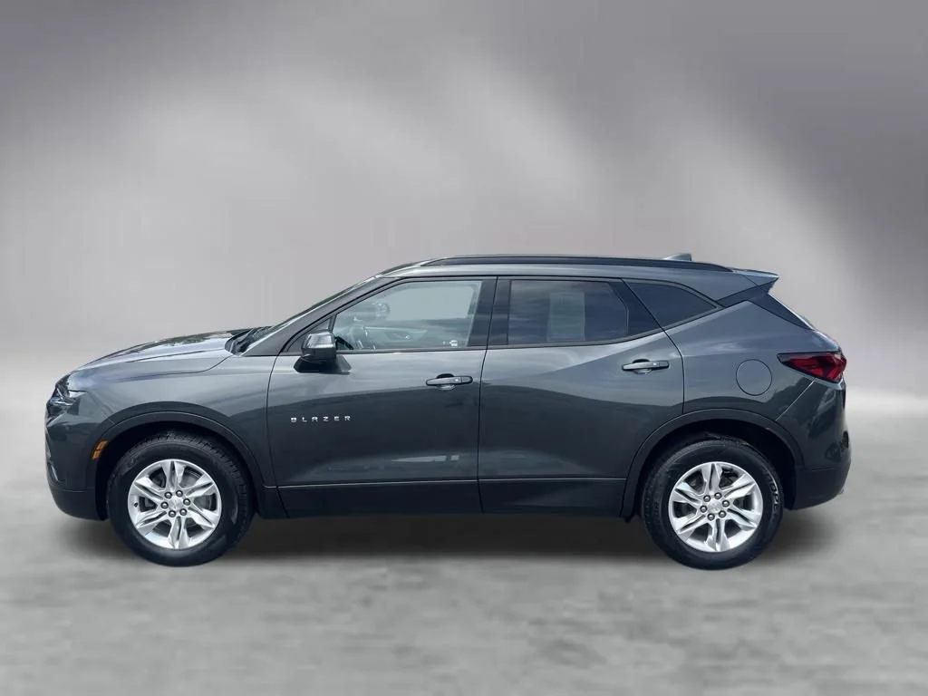 Used 2019 NIGHTFALL GRAY METALLIC Chevrolet 4DR AWD LT image 3