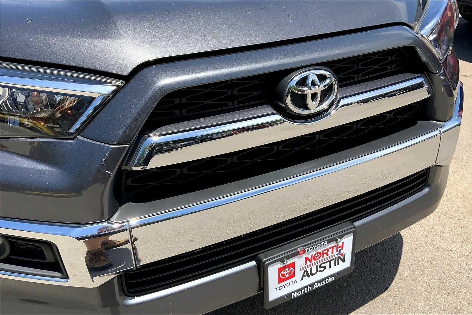Used 2017 Magnetic Gray Metallic Toyota SR5 image 30