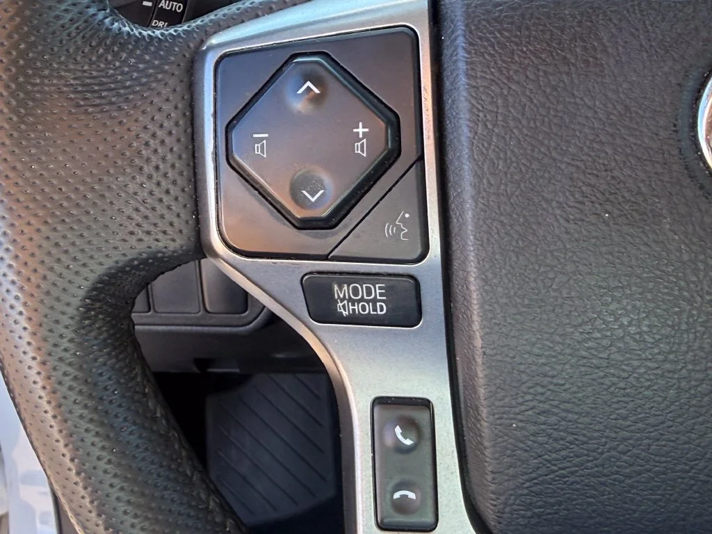 Used 2022 White Toyota SR5 image 18