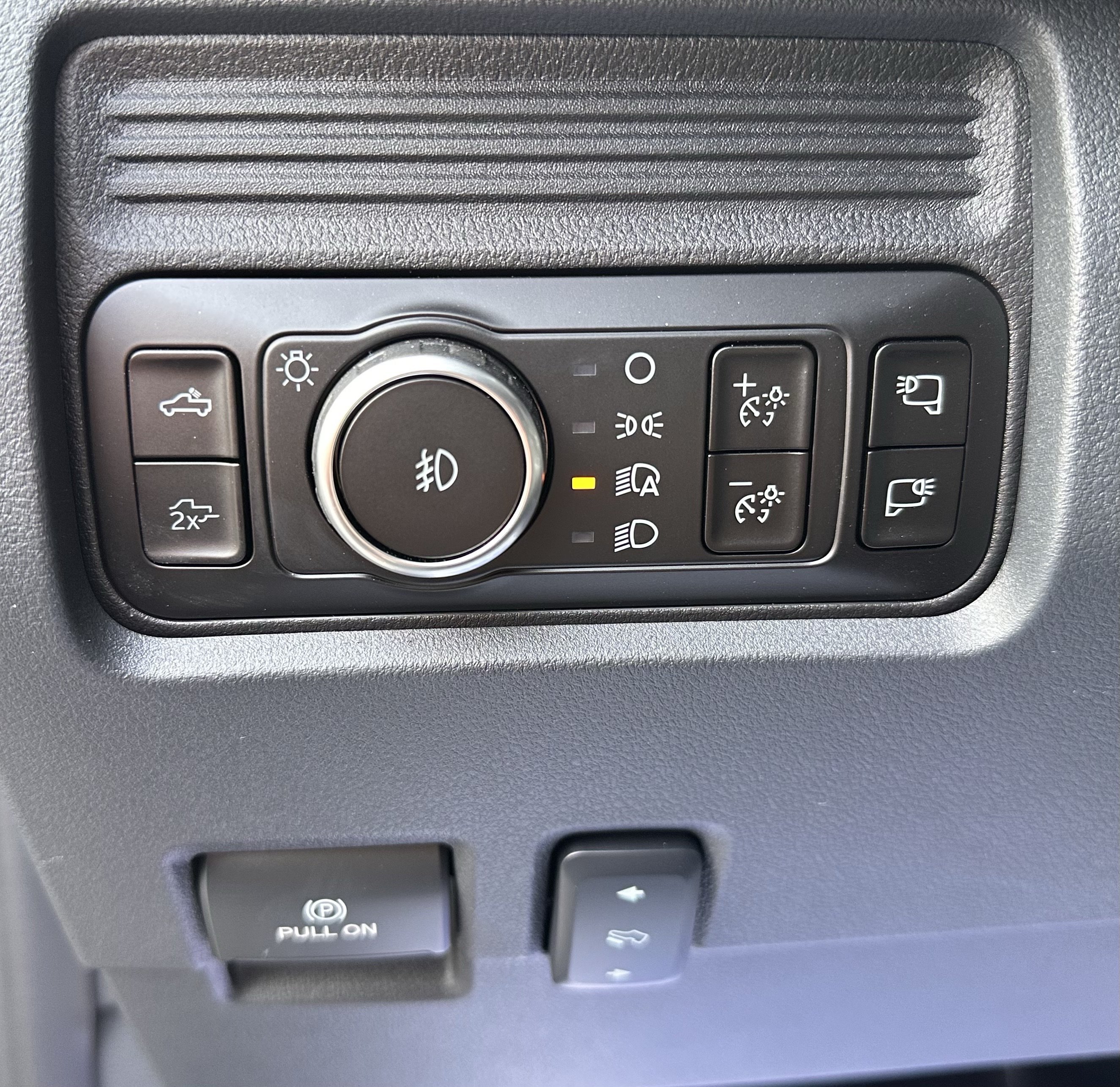 Used 2026 Agate Black Metallic Ford LARIAT image 21