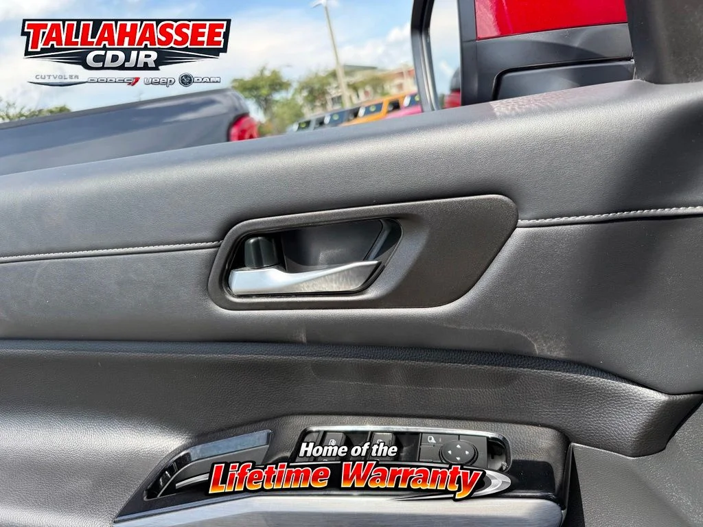 Used 2023 Scarlet Nissan SL image 17