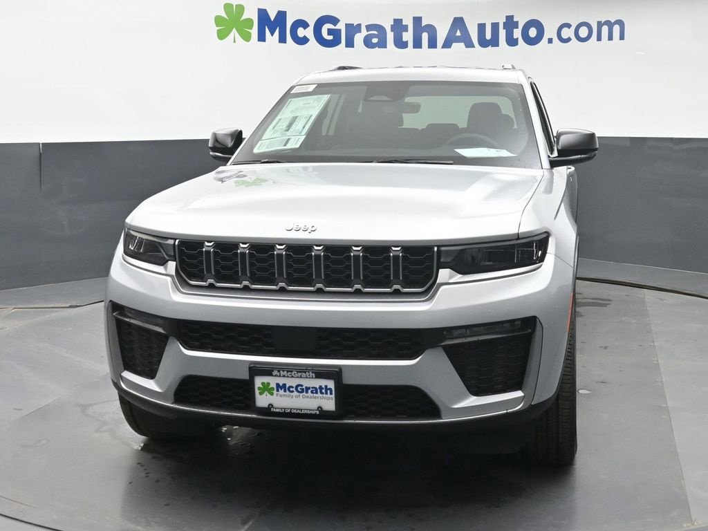New 2026 Silver Zynith Exterior Paint Jeep Limited image 6