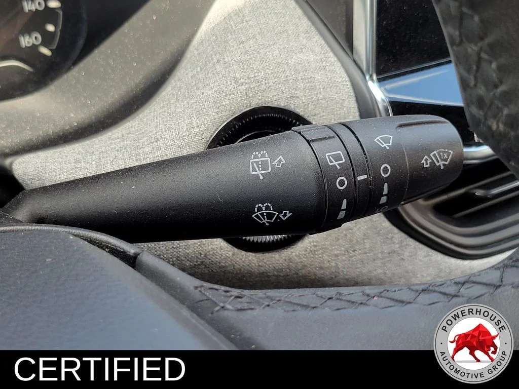 Used 2024  Jeep Latitude image 30