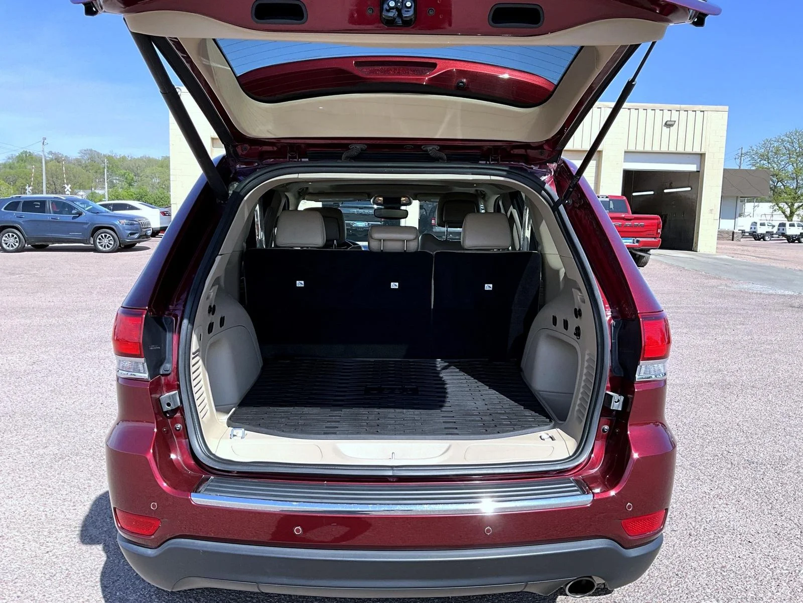 Used 2021 Red Jeep Limited image 9