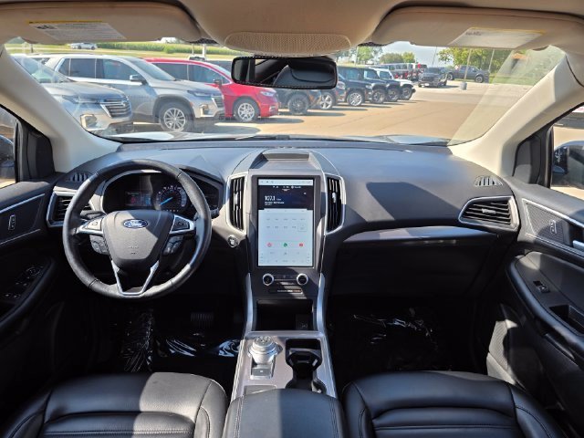 Used 2024 Agate Black Metallic Ford SEL image 17