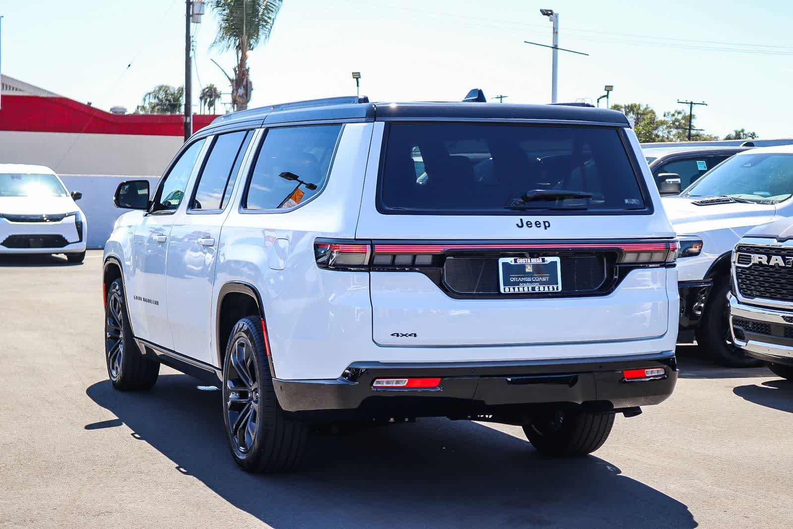 New 2026 Bright White Clear-Coat Exterior Paint Jeep Summit Reserve image 6