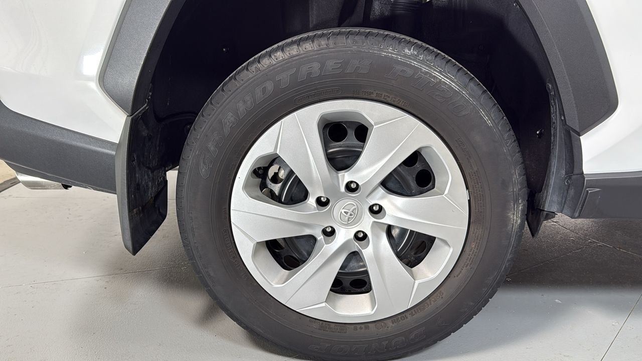 Used 2023 White Toyota LE image 22