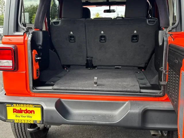 Used 2023 Punkn Metallic Clearcoat Jeep Sport S image 21