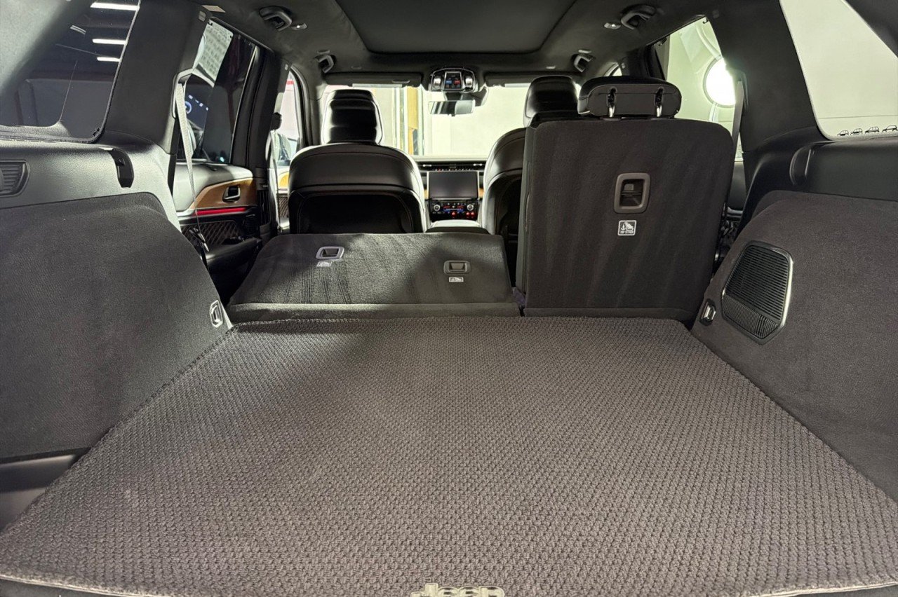 Used 2023 BLACK Jeep Summit Reserve image 14