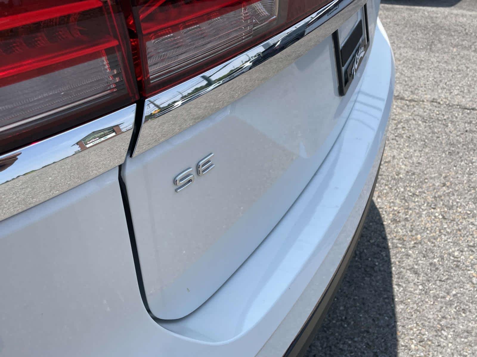 New 2026 Opal White Pearl Volkswagen 2.0T SE image 13