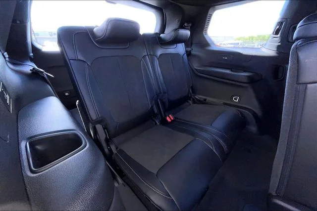 New 2026 Bright White Clear-Coat Exterior Paint Jeep Laredo image 28
