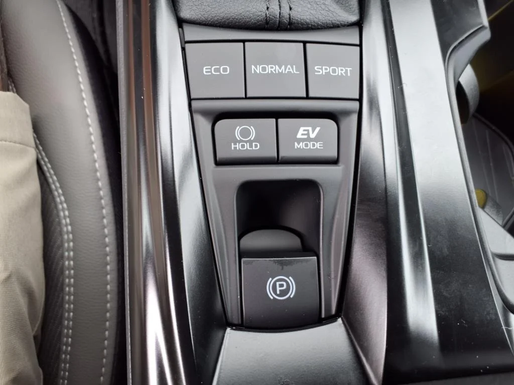 2025 Toyota Camry SE - Photo 13