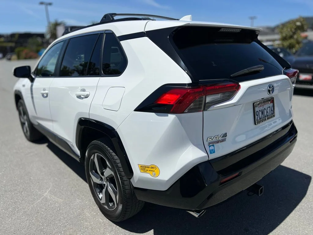 Used 2022 White Toyota SE image 5