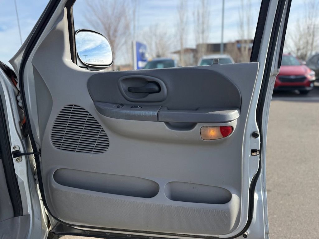 Used 2002  Ford XLT image 38