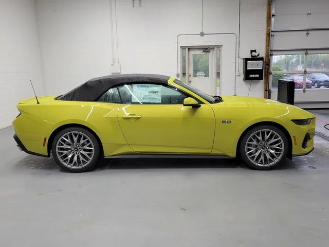 2025 Ford Mustang GT Premium Convertible - Photo 38