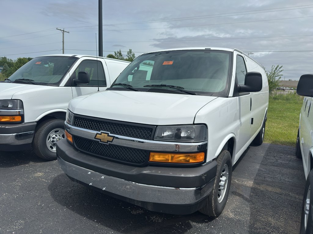 2026 Chevrolet Express 3500 Extended Work Van's photo