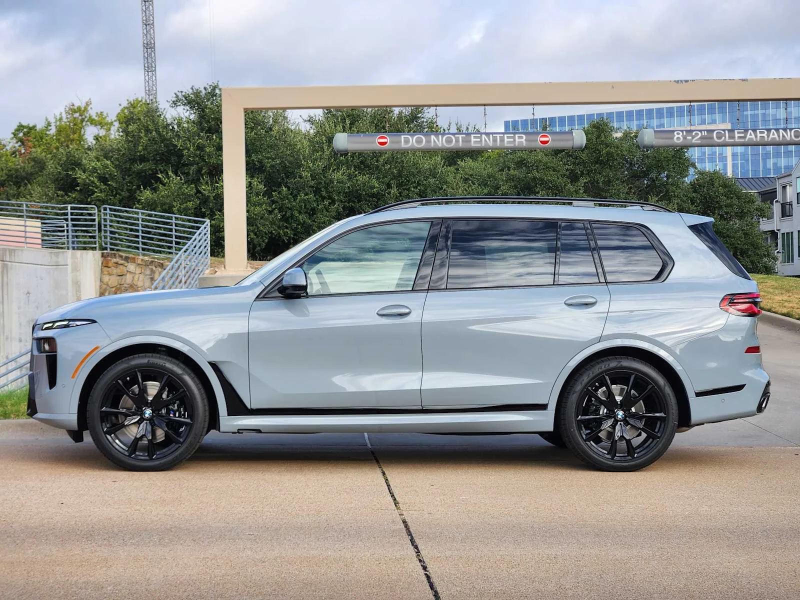 New 2027 Brooklyn Grey Metallic BMW xDrive40i image 2