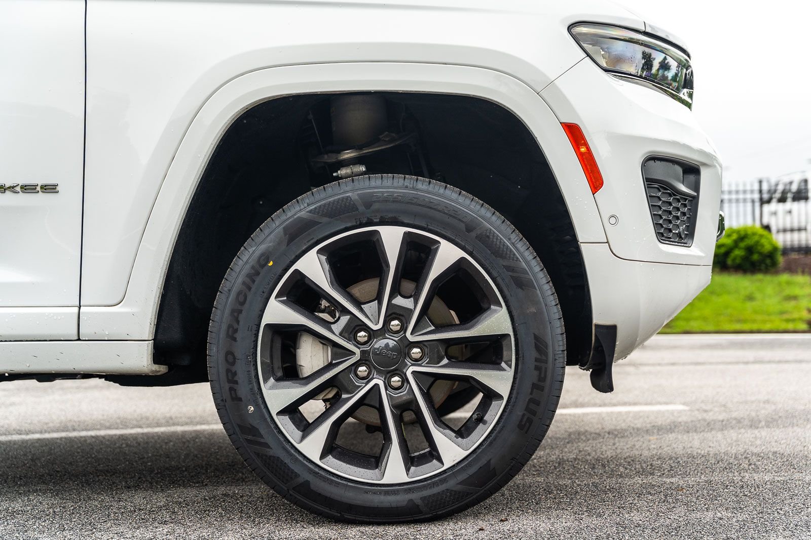 Used 2022 White Jeep Overland image 13